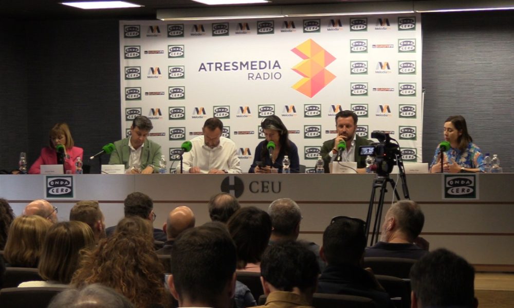 Onda Cero realiza un debate electoral en directo desde el CEU Cardenal ...