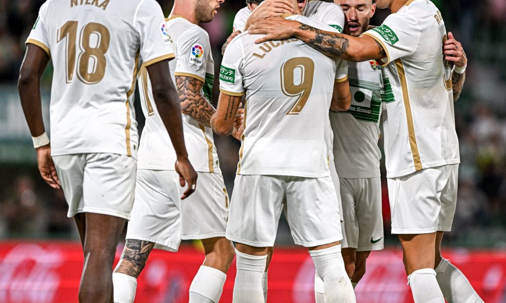 La plantilla del Elche CF se marcha de vacaciones - TeleElx