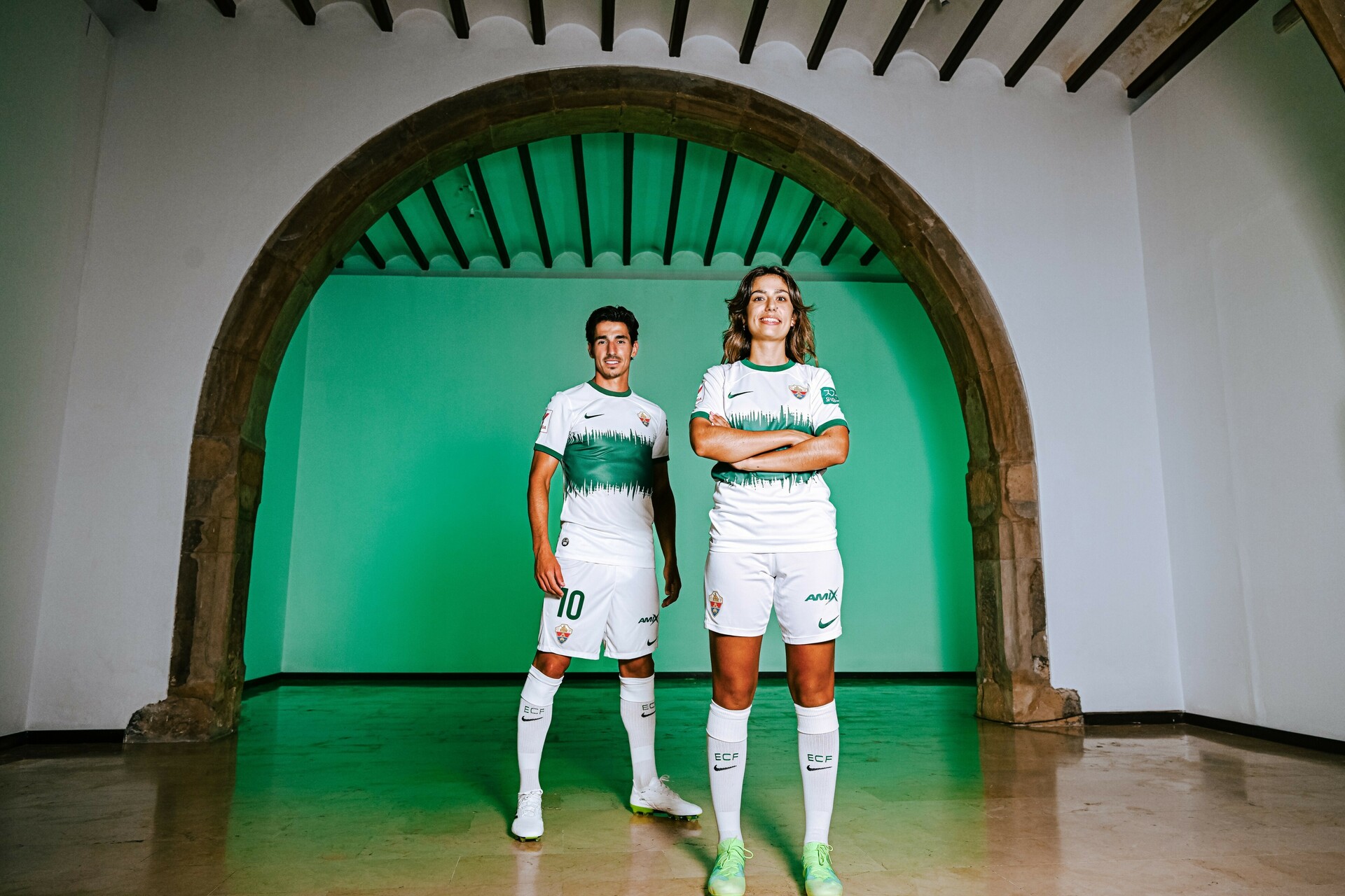 El Elche C.F. presenta su primera equipación para esta temporada - TeleElx