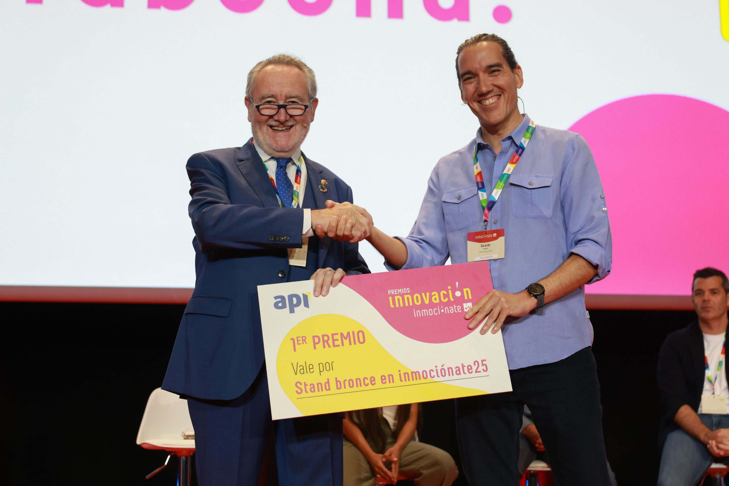 ROOMCREATOR, la inteligencia artificial ilicitana, galardonada con el Premio  a la Mejor Innovación en el mayor evento hispanohablante del sector  inmobiliario - TeleElx