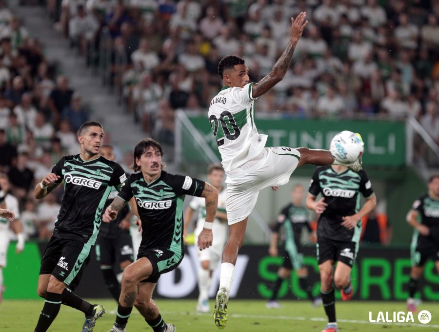 El Elche empieza la liga empatando ante el Betis (1-1) - TeleElx