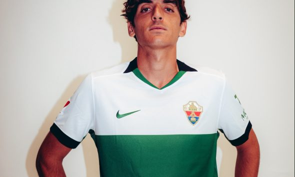 El Elche presenta su primera camiseta de cara a esta temporada