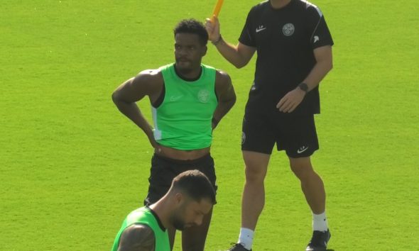Grady Diang y Osorio participan en la sesión de entrenamiento de este jueves en el Martínez Valero