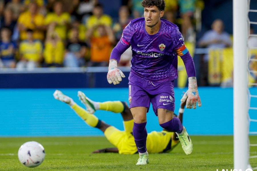 El Elche empata con polémica en Villarreal (0-0)