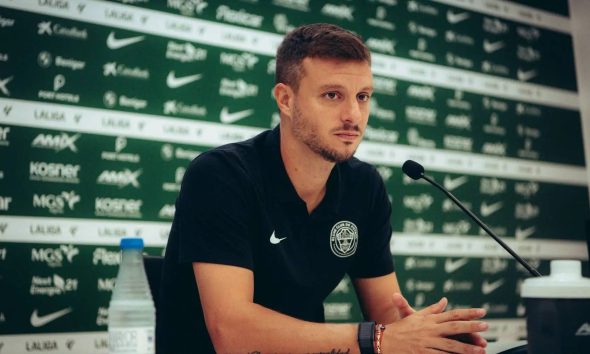 Anselmi: “No consumo el ruido, el Elche está preparado para competir en Vallecas”